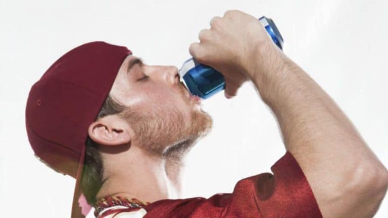Neknominations, le jeu d’alcool sur Facebook.