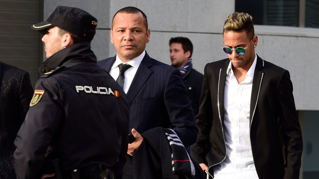 Barcelone : Neymar et son père toujours devant la justice