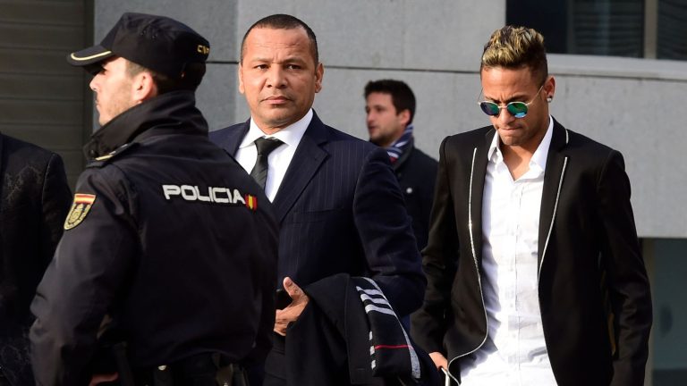 Barcelone : Neymar et son père toujours devant la justice