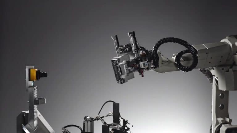 Liam : le robot qui démonte un Iphone en 5 minutes