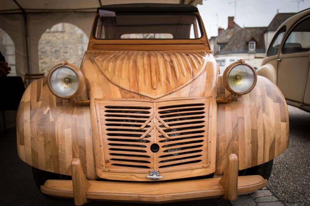 Une 2CV en bois fabrication maison