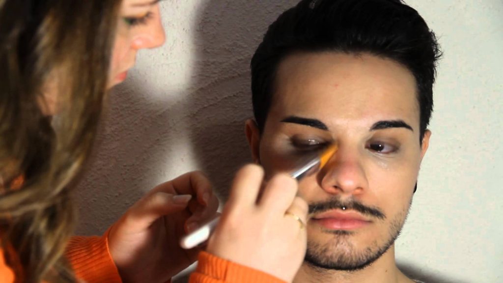 Le make-up tend la main à plus de diversité