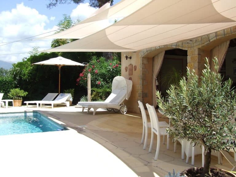 Le voile d&rsquo;ombrage : avantages et conseils d&rsquo;installation