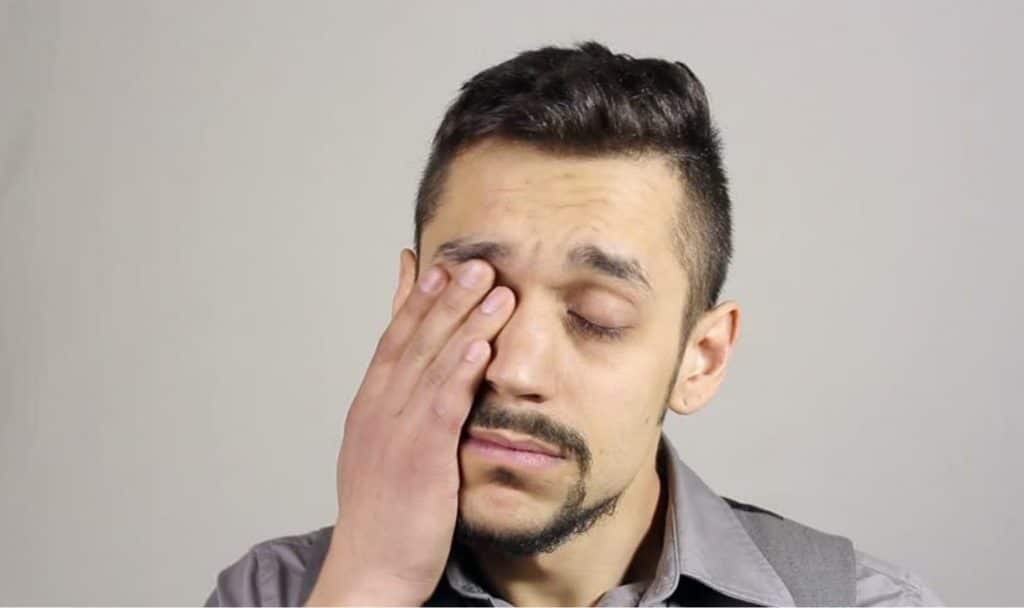 Un air trop fatigué : astuces pour paraître avec une bonne mine