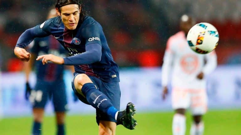 Cavani prévoit un possible retour à Naples
