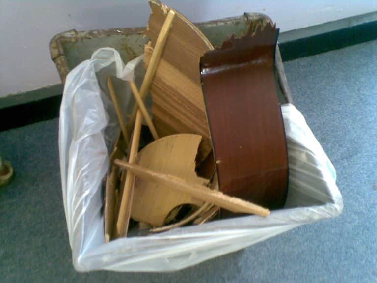 Recyclage des déchets pour en faire des instruments de musique