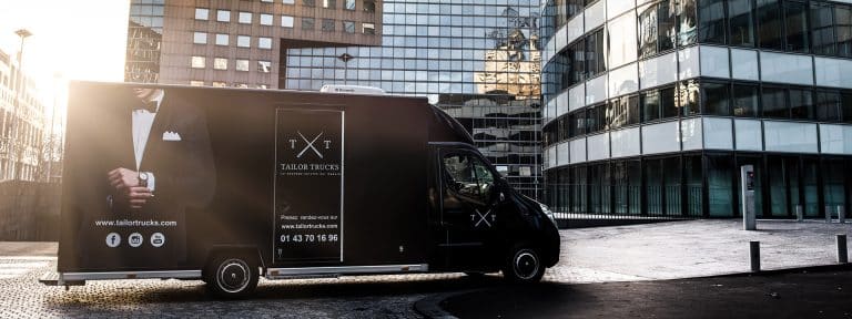 Un tailleur sur mesure qui vient à votre porte