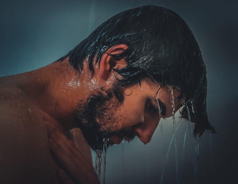 Comment bien nettoyer son corps sous la douche ?