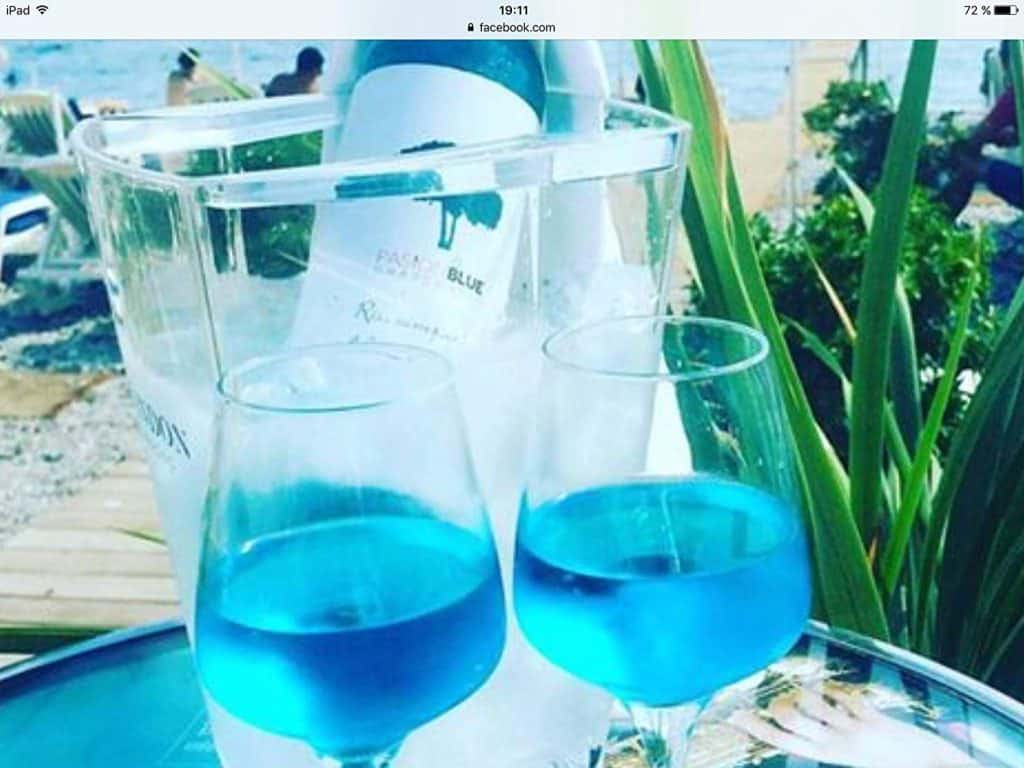 Découvrez le vin bleu