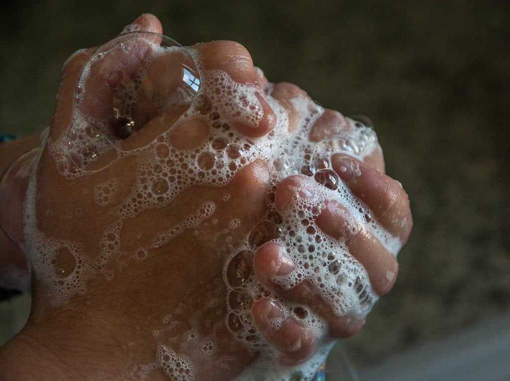 Un homme sur six ne se lave pas les mains après avoir fait caca au travail