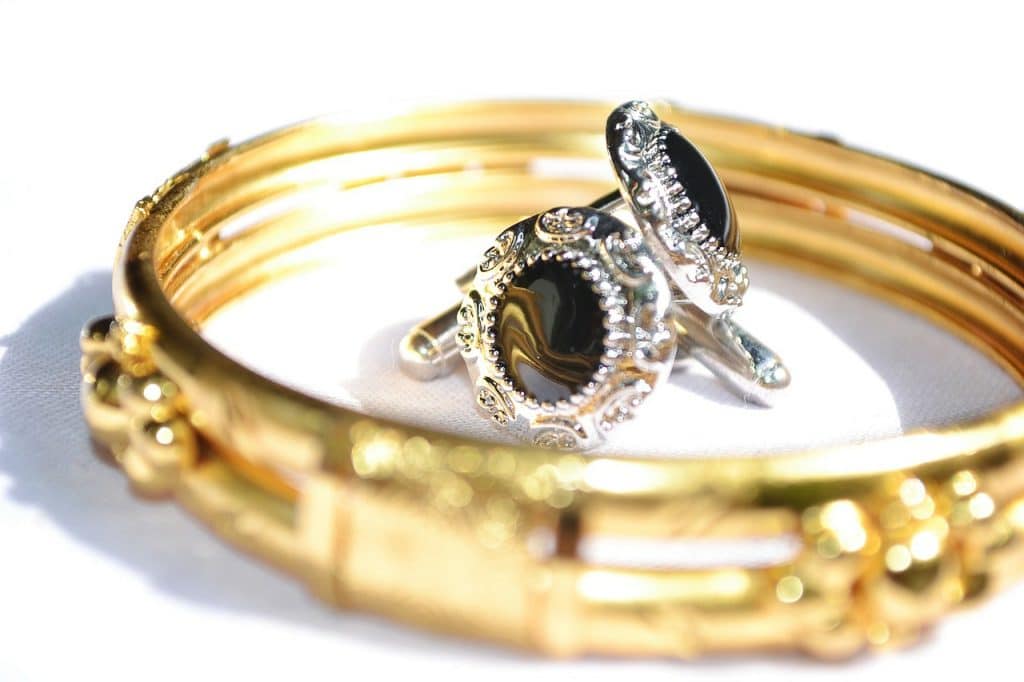 Que pensent les femmes des bijoux pour hommes ?
