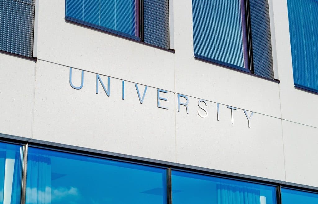 Les hommes sont victimes de discrimination sur le campus