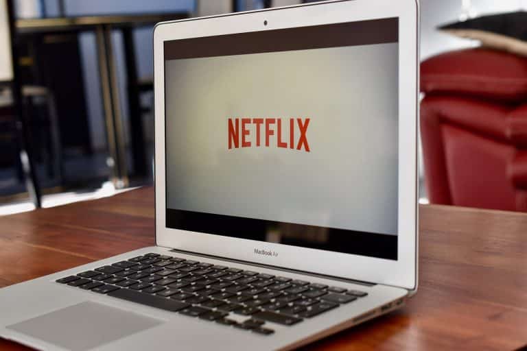 Netflix : les 10 (+ ou -) meilleurs films et séries à visionner ce weekend !