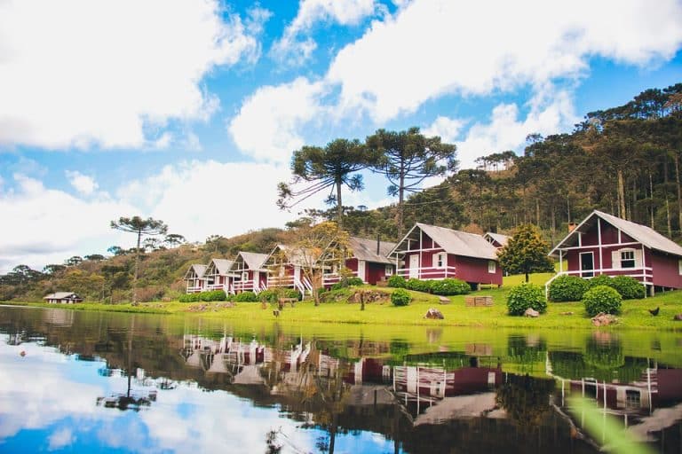 10 lieux magiques où faire du bateau en France, et séduire au passage