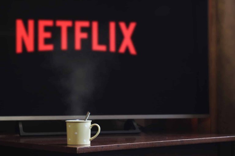 Netflix : les 10 (+ ou -) meilleurs films et séries à visionner ce weekend !