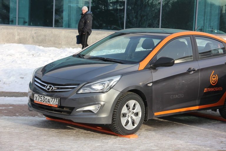 Voiture en location : 4 conseils pour la payer moins cher !