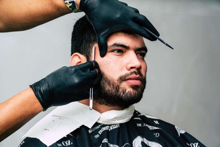 Les implants de moustache seraient la nouvelle mode masculine !