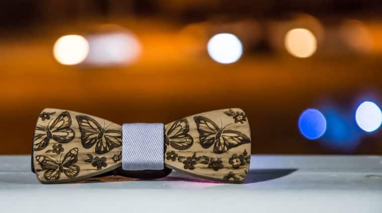 La mode des nœuds papillon en bois… on en parle ?