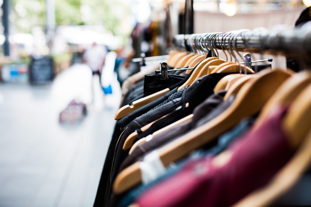 Les deux vêtements du hauts les plus portés par les hommes