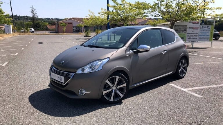 Peugeot 208 d&rsquo;occasion : pourquoi opter pour ce véhicule ?