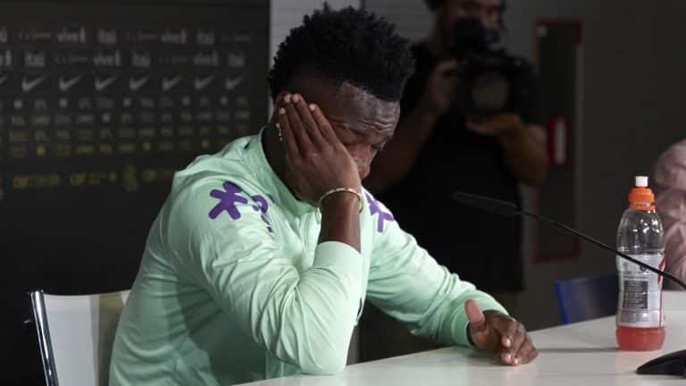 Une émotion palpable chez Vinicius Jr, star du Real Madrid, face aux abus racistes répétés des supporters