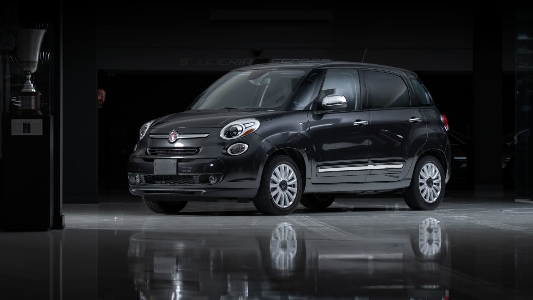 La Fiat 500L du pape de 2015 pourrait atteindre les 100 000 $ lors de sa vente : une affaire divine ? La Fiat 500L papale de 2015 pourrait atteindre les 100 000 $ lors de sa vente : une affaire divine ?