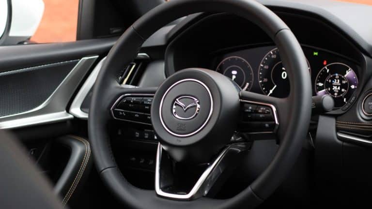 Mazda CX-90 PHEV 2024 : une mise à jour met à l&rsquo;épreuve le côté sportif du SUV familial !