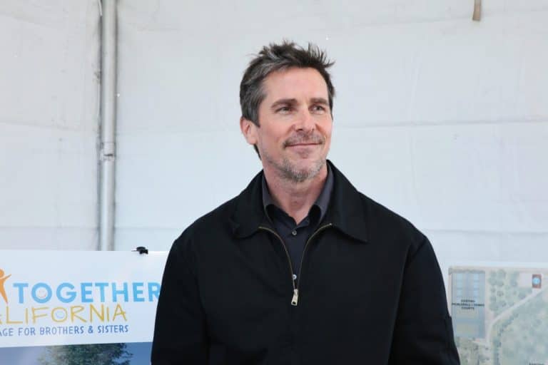 Première image dévoilée de Christian Bale en Frankenstein dans &lsquo;The Bride&rsquo;, un film réalisé par Maggie Gyllenhaal pour Warner Bros