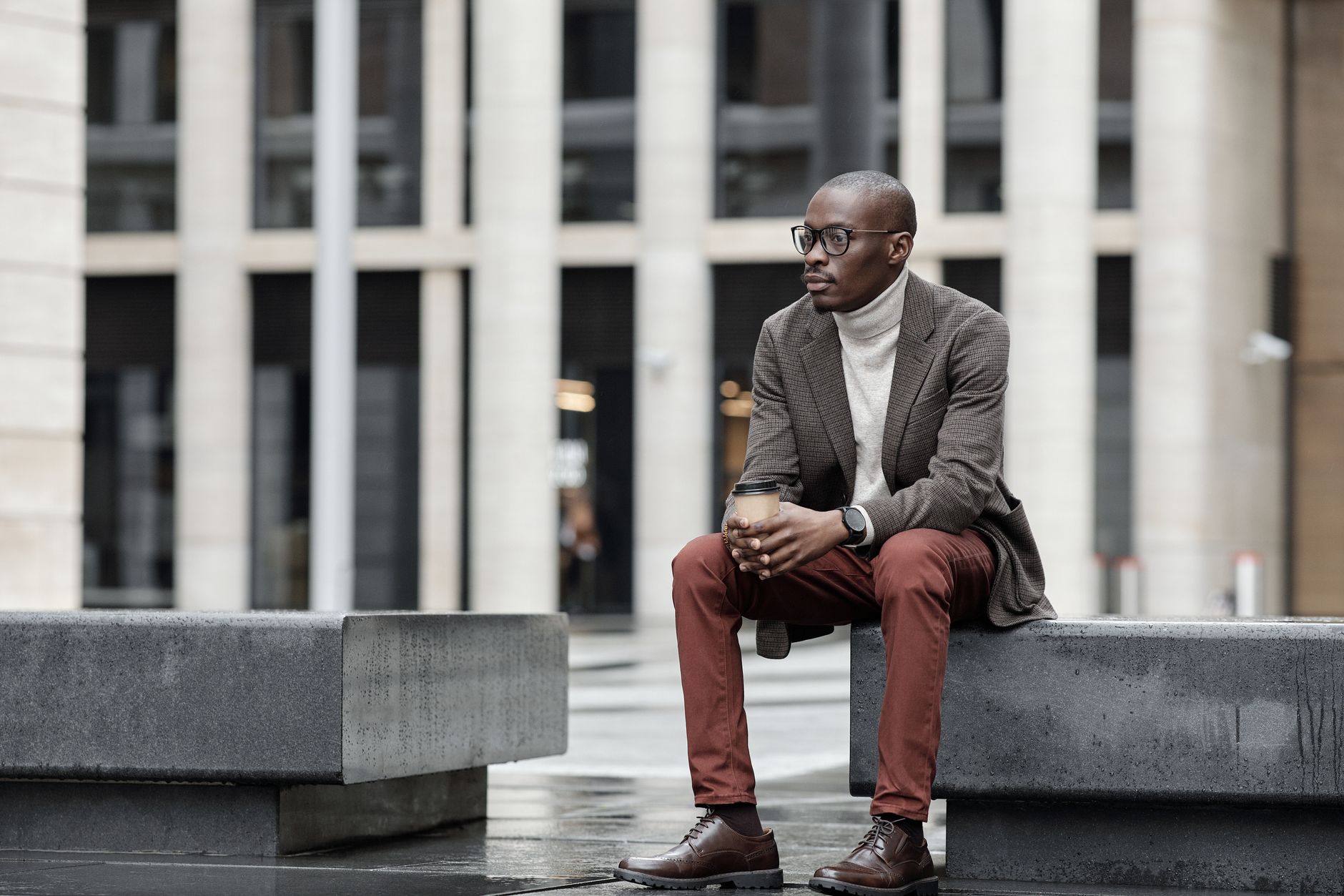 Mode masculine et travail hybride : comment composer un vestiaire souple