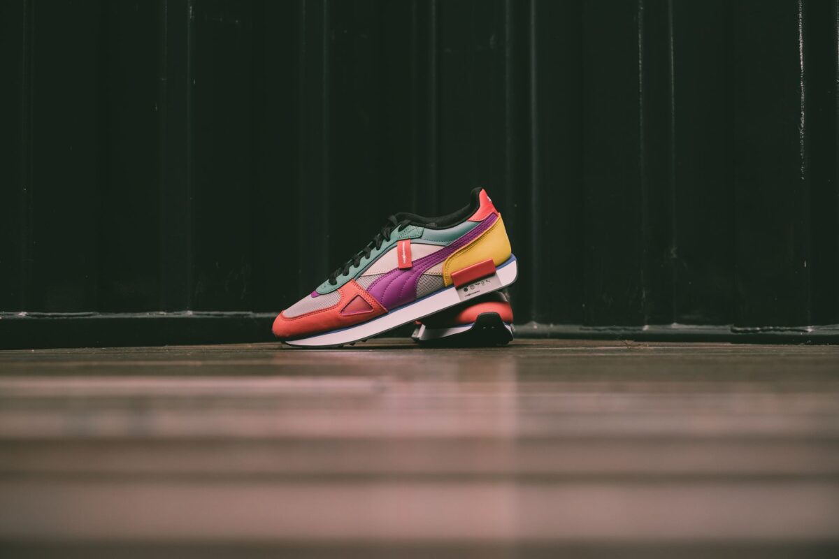 Runners rétro et derbies épurées : sept tendances baskets pour le printemps-été 2027