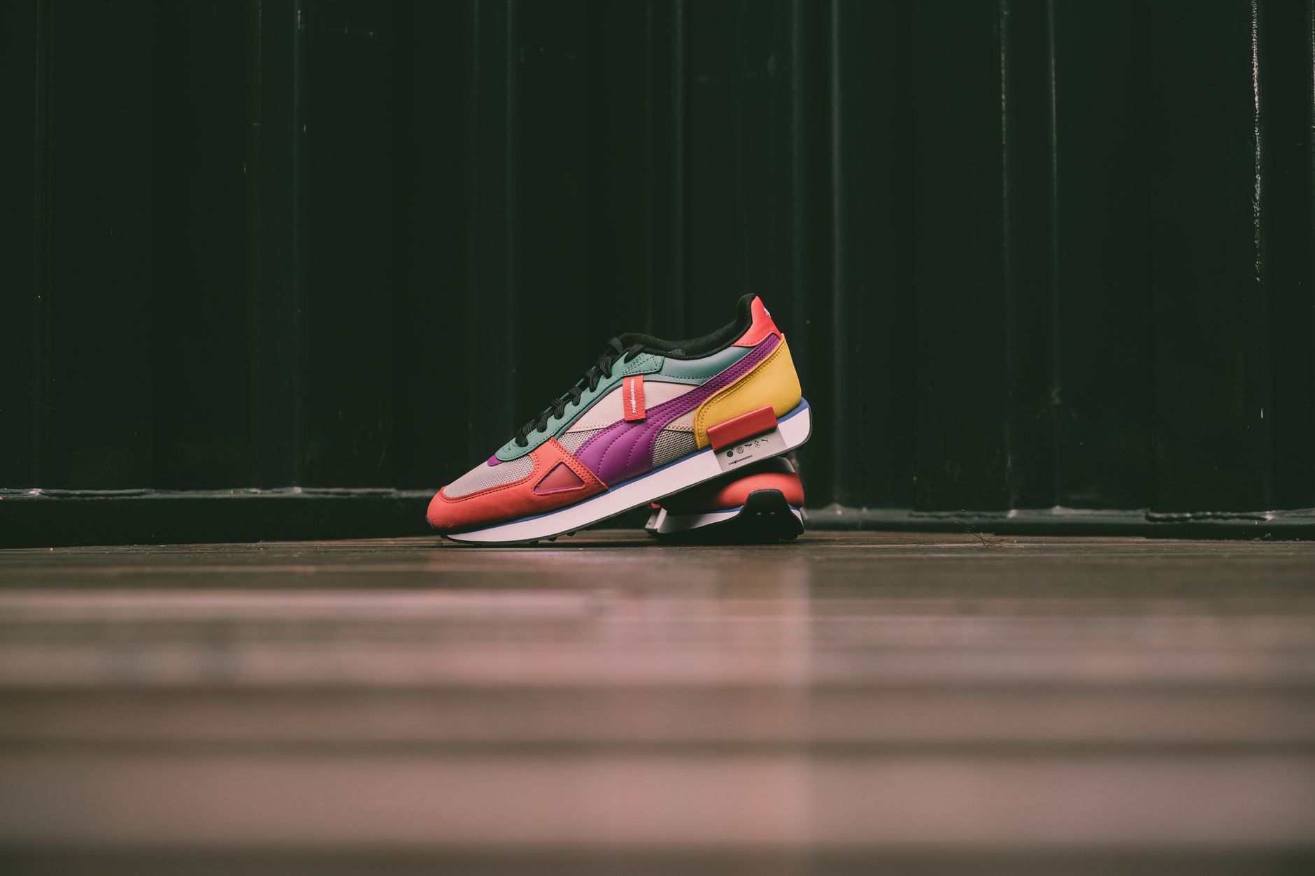 Runners rétro et derbies épurées : sept tendances baskets pour le printemps-été 2027