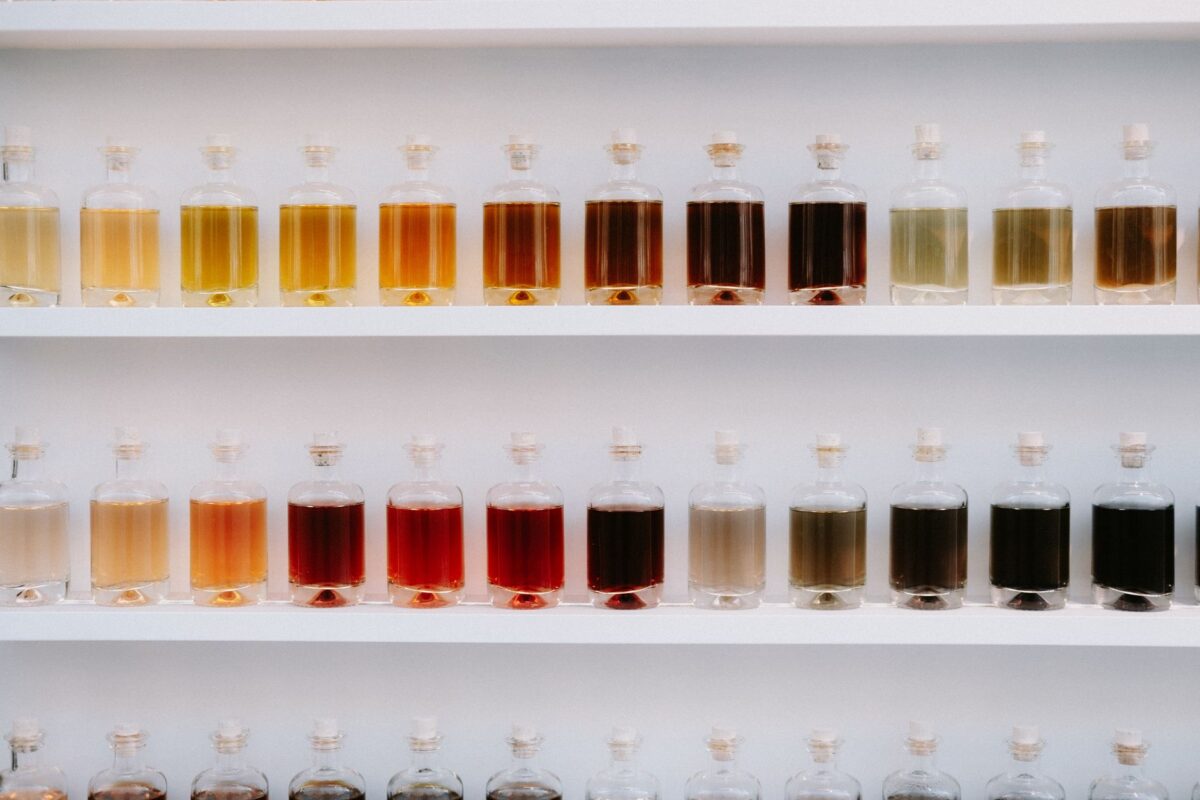 Rue Saint-Honoré, deux flagships de parfum ouvrent à douze numéros d’écart