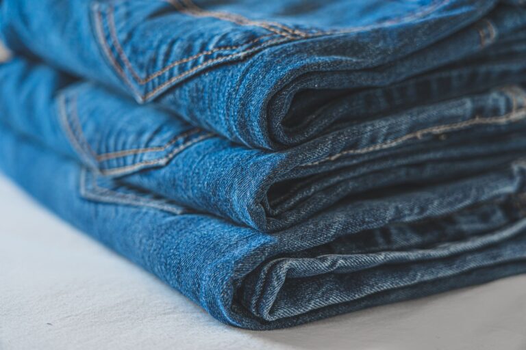 Levi’s pour les bonnes affaires, Khaite pour la haute qualité selon Vogue France