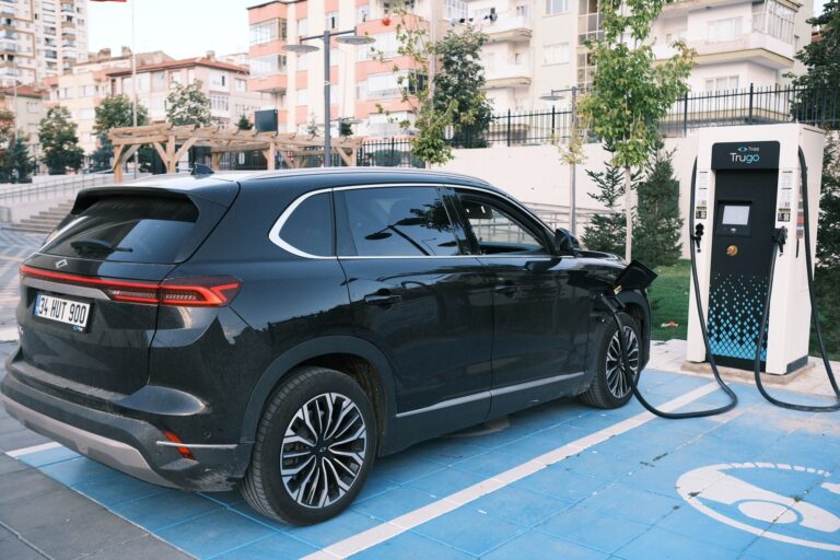 Sur autoroute, une électrique coûte environ 5 € aux 100 km